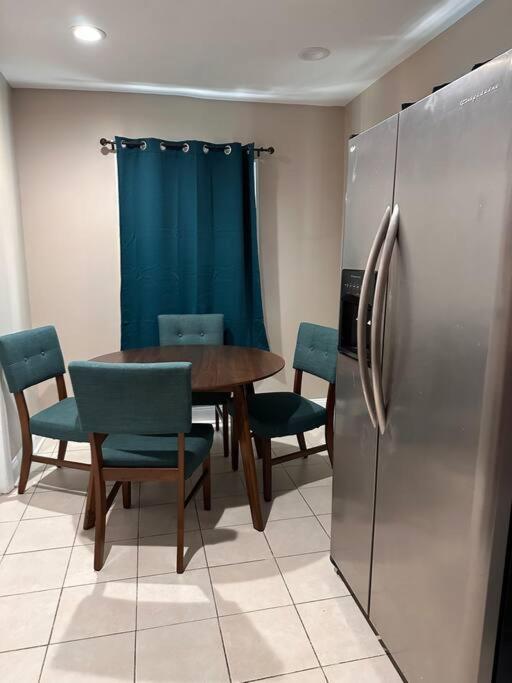 Апартаменти Bright 2Br Apt 8 Min To Jfk And 5 Min To Mall Веллей-Стрім Екстер'єр фото